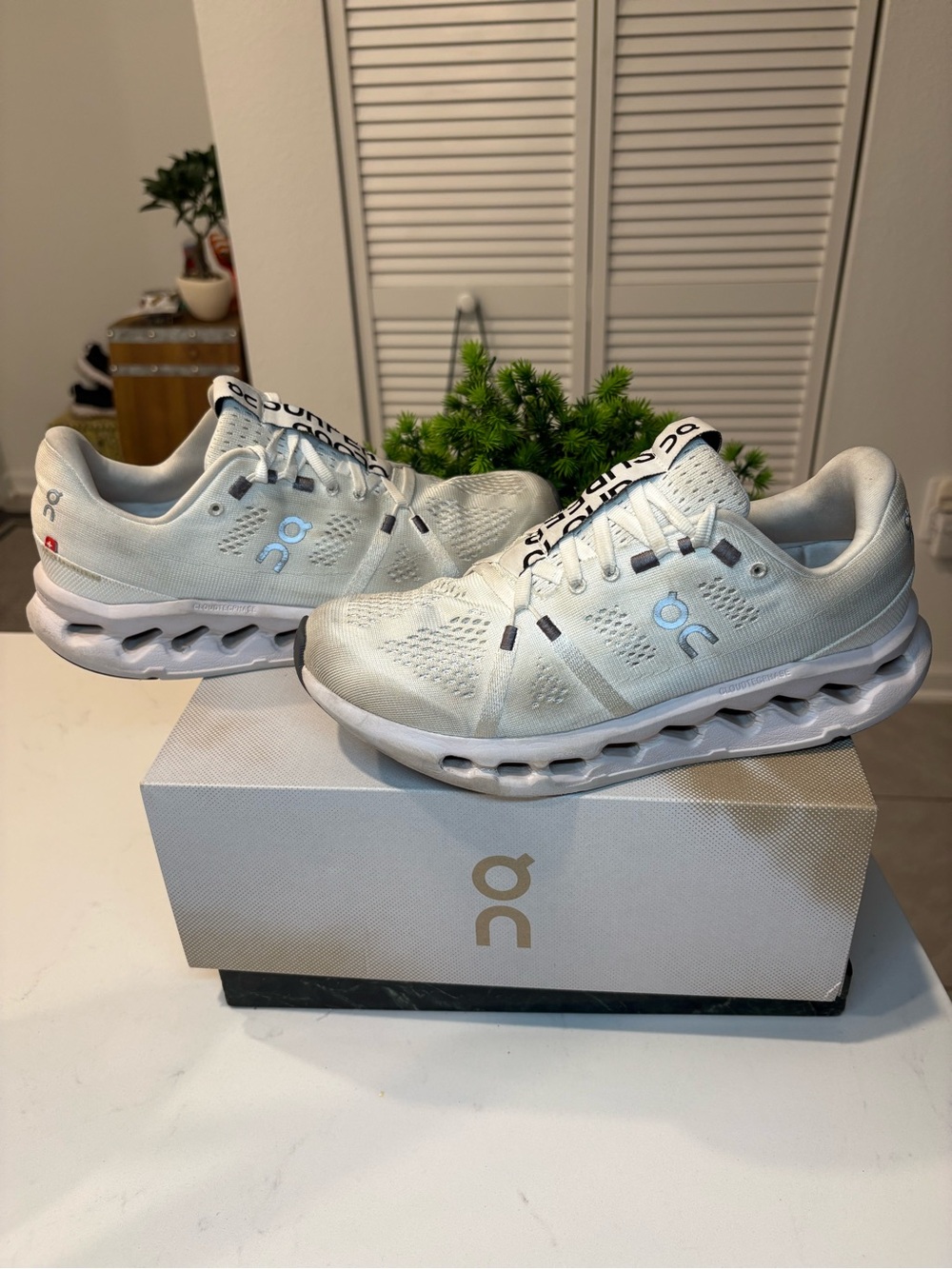 On Cloud Cloudsurfer Pink Bottom OG model, Women’s size 9 running shoes